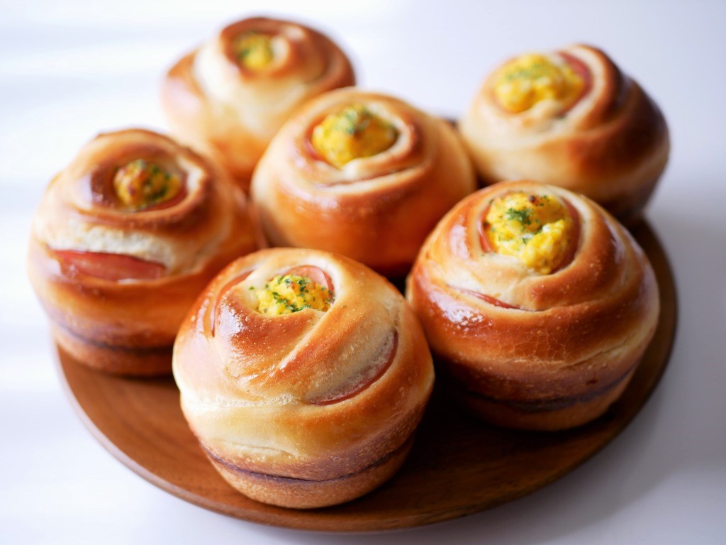 パンレシピ バラ成形で可愛く たっぷり玉子とハムの惣菜パン こけしろブログ